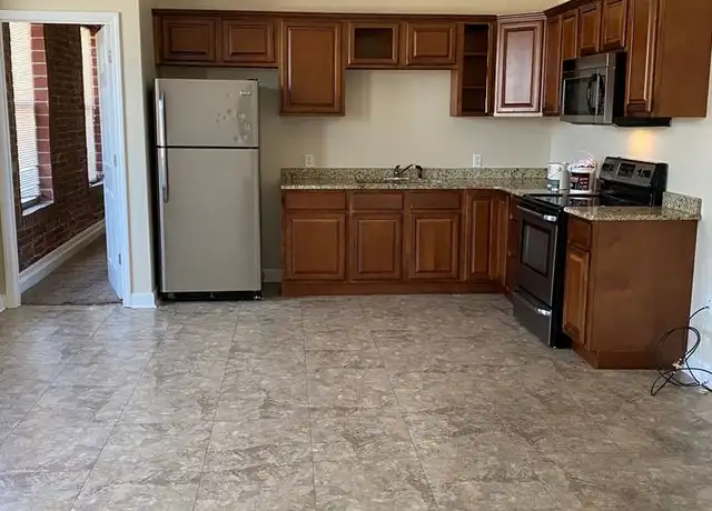 Property at 317 W B St, Russellville, AR, 72801, 1 bed, 1 bath, [object Object]