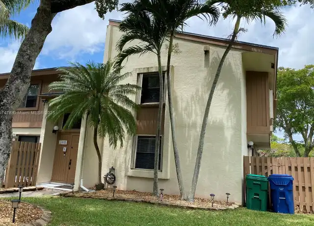 Property at 10925 SW 113th Pl Unit 72B, Miami, FL, 33176, 3 beds, 2 baths, [object Object]