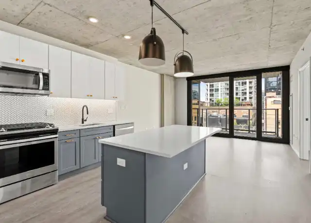 Property at 160 W Huron St, Chicago, IL, 60654, 1 bed, 1 bath, [object Object]