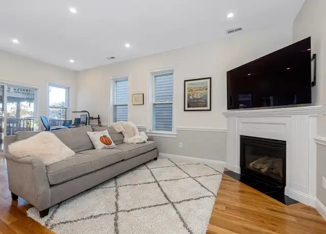 Property at 357 W 4th St #2, South Boston, MA, 02127, 2 beds, 1 bath, [object Object]