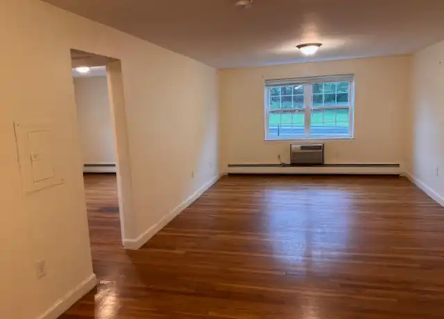 Property at 48 Lake Ave #5, Woburn, MA, 01801, 1 bed, 1 bath, [object Object]