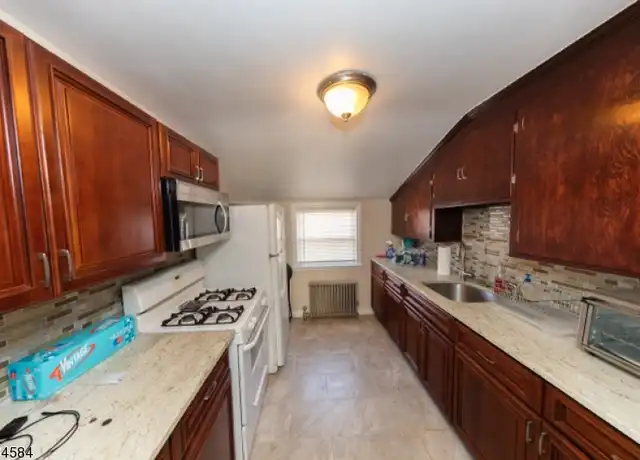 Property at 159 Ridge Ave #2, Bloomfield, NJ, 07003, 1 bed, 1 bath, [object Object]