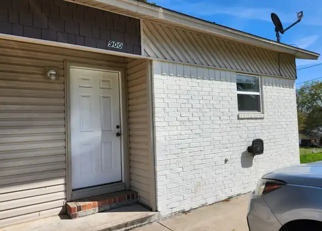 Property at 900 W 16th St Unit 900, Russellville, AR, 72801, 2 beds, 1.5 baths, [object Object]