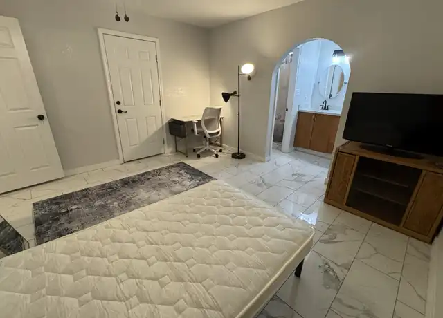 Property at 1637 W Garfield St, Phoenix, AZ, 85007, 5 beds, 3 baths, [object Object]