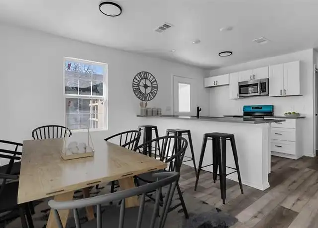 Property at 304 E 3rd St, Bonham, TX, 75418, 3 beds, 2 baths, [object Object]