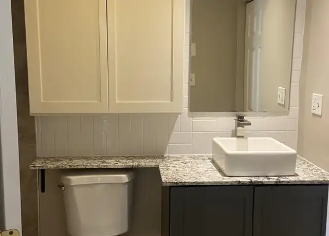 Property at 285 Concord St Unit 4, Manchester, NH, 03104, 1 bed, 1 bath, [object Object]