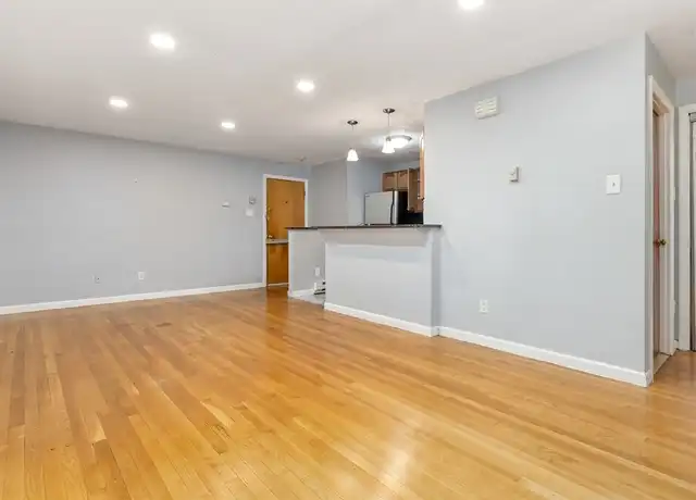 Property at 880 Broadway Unit 7, Chelsea, MA, 02150, 1 bed, 1 bath, [object Object]