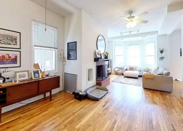Property at 916 W Roscoe St Unit 2, Chicago, IL, 60657, 2 beds, 2 baths, [object Object]