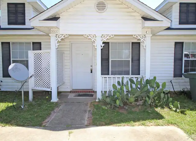 Property at 5600 W Shore Dr Unit C, Pensacola, FL, 32526, 2 beds, 2 baths, [object Object]