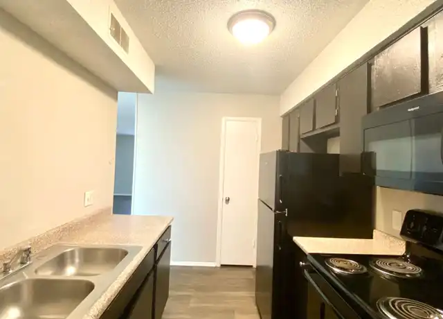 Property at 101 - 600 W Avalon Ave, Longview, TX, 75602, 2-3 beds, 2 baths, [object Object]
