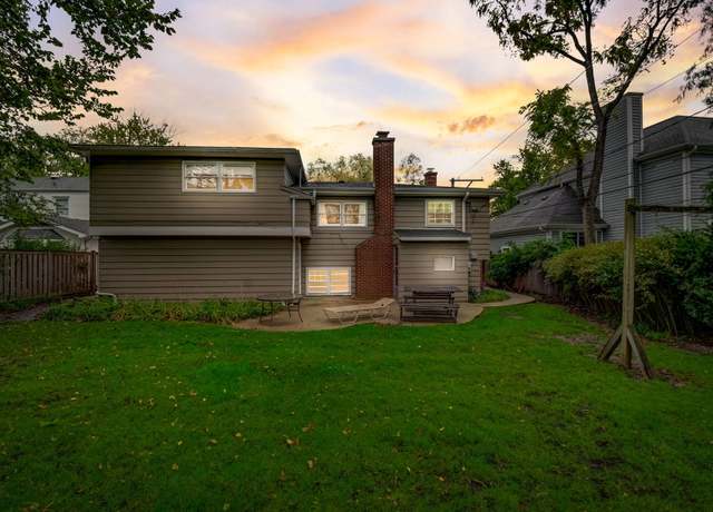 Photo of 1326 Meadow Ln, Deerfield, IL 60015