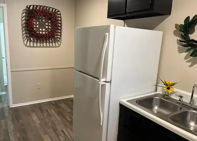 Property at Peppertree Apartments - 3309 Robinson Dr, Waco, TX, 76706, 1 bed, 1 bath, [object Object]