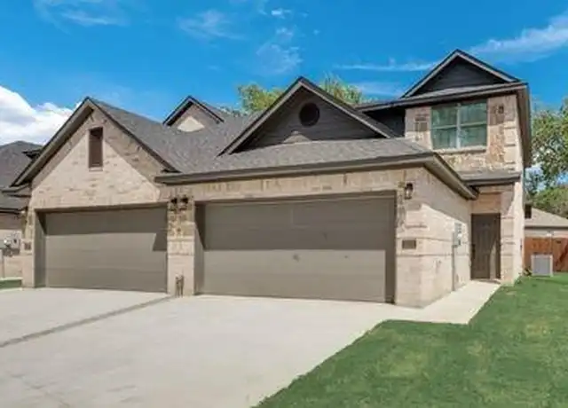 Property at 721 S Jefferson St, Pilot Point, TX, 76258, 3 beds, 2.5 baths, [object Object]