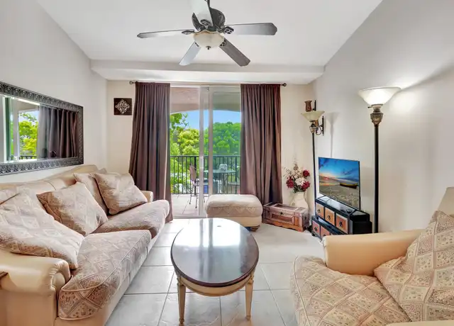 Property at 923 Villa Cir, Boynton Beach, FL, 33435, 2 beds, 2 baths, [object Object]