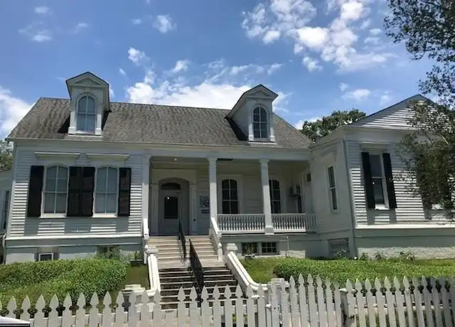 Property at 7729 Maple St, New Orleans, LA, 70118, 1 bed, 1 bath, [object Object]