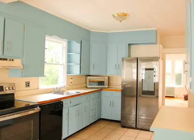 Property at 142 Connecticut Ave, West Haven, CT, 06516, 5 beds, 1.5 baths, [object Object]