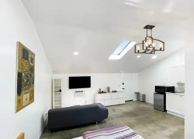Property at 7302 Zelzah Ave, Reseda, CA, 91335, 0 beds, 1 bath, [object Object]