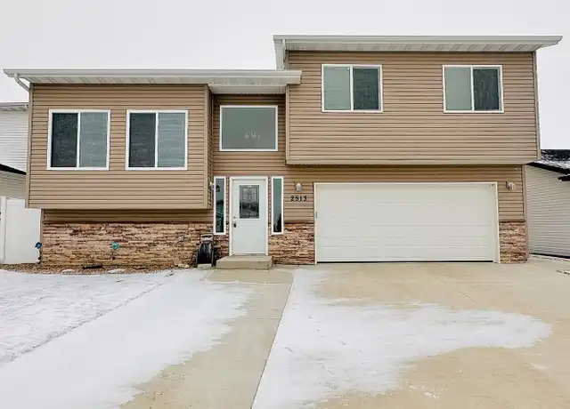 Property at 2513 Ivory St, Minot, ND, 58703, 4 beds, 3 baths, [object Object]