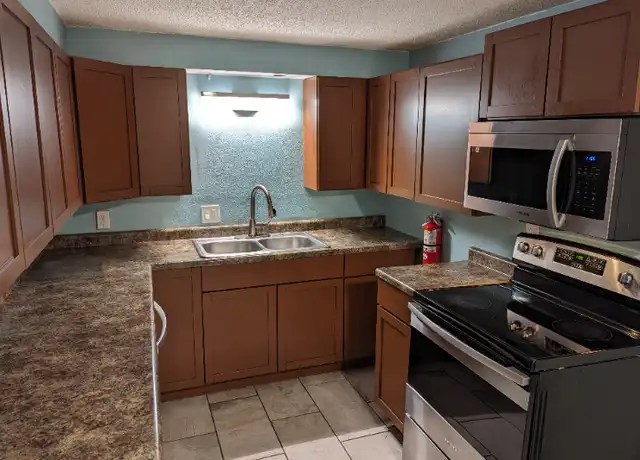 Property at 635 W 25th St Unit 3, Lawrence, KS, 66046, 2 beds, 1 bath, [object Object]