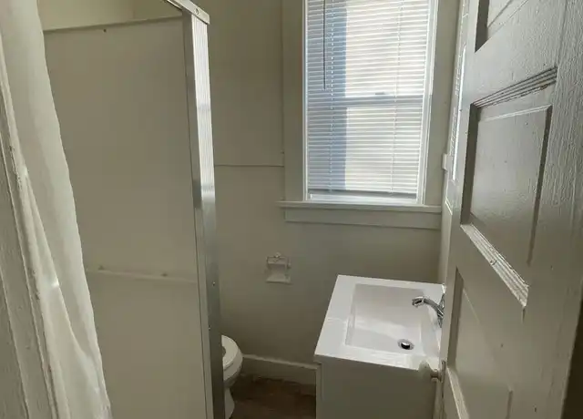 Property at 3263 Arbor St Unit 3, Omaha, NE, 68105, 1 bed, 1 bath, [object Object]