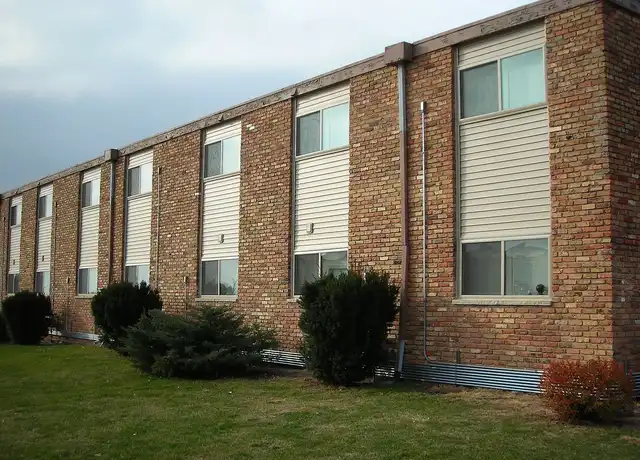 Property at Knollridge Garden Apartments - 2551 Holiday Rd, Coralville, IA, 52241, 2 beds, 1 bath, [object Object]