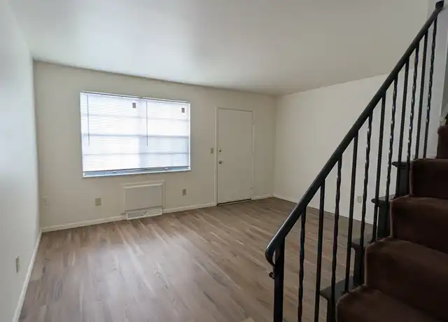 Property at 1202 Kelburn Rd, Columbus, OH, 43227, 2 beds, 1 bath, [object Object]