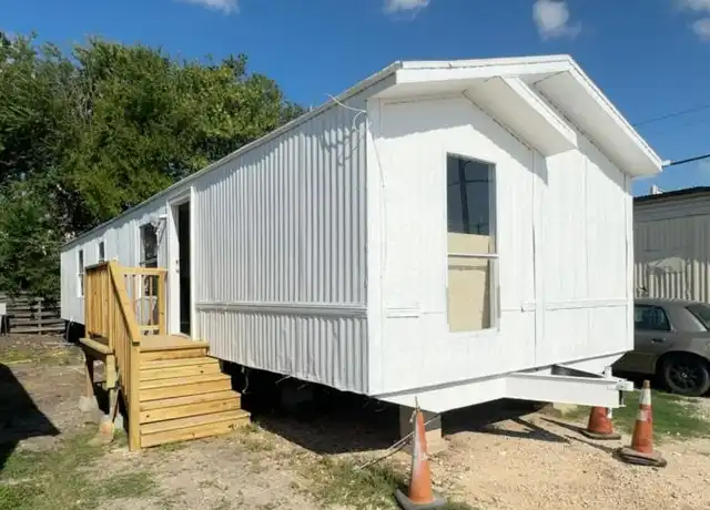 Property at 3632 SW Military Dr #2, San Antonio, TX, 78211, 3 beds, 2 baths, [object Object]