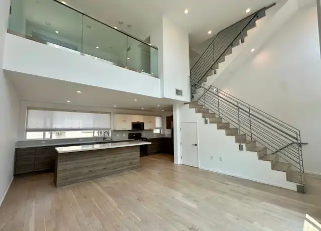 Property at 5403 W Wilshire Vista Ln, Los Angeles, CA, 90019, 2 beds, 3 baths, [object Object]