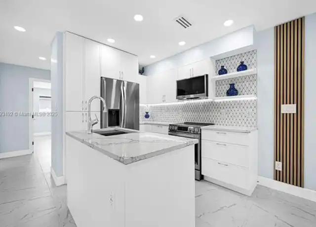 Property at 2466 Taylor St Unit 3A, Hollywood, FL, 33020, 2 beds, 2 baths, [object Object]