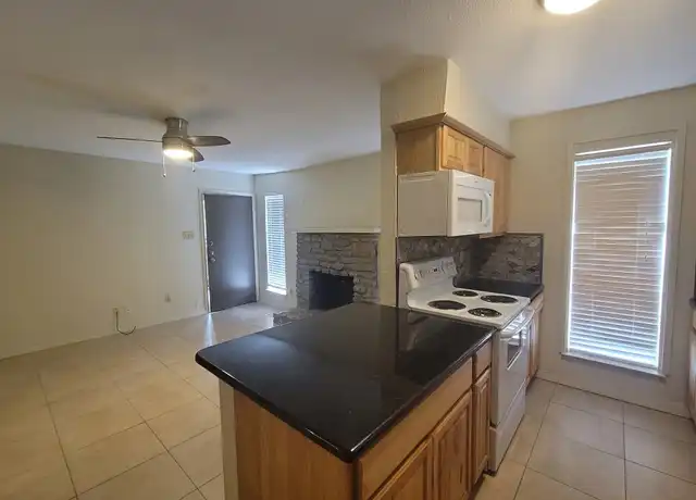 Property at 104 W 35th St Unit 2, Austin, TX, 78705, 1 bed, 1 bath, [object Object]