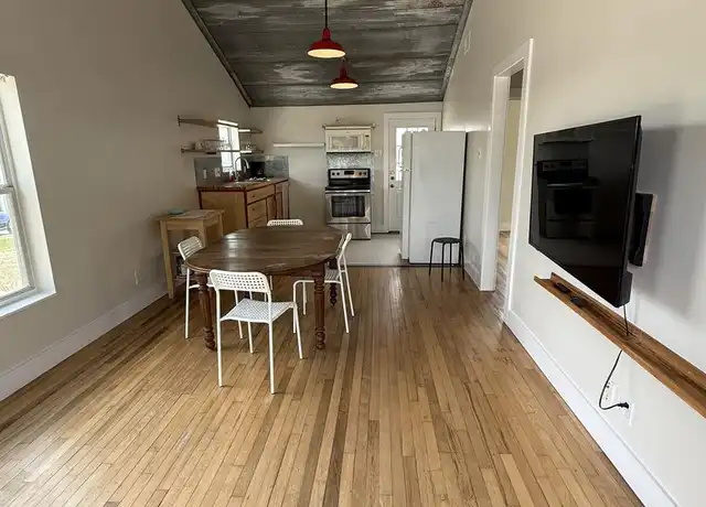 Property at 10663 State Hwy 71, Spicewood, TX, 78669, 2 beds, 1 bath, [object Object]