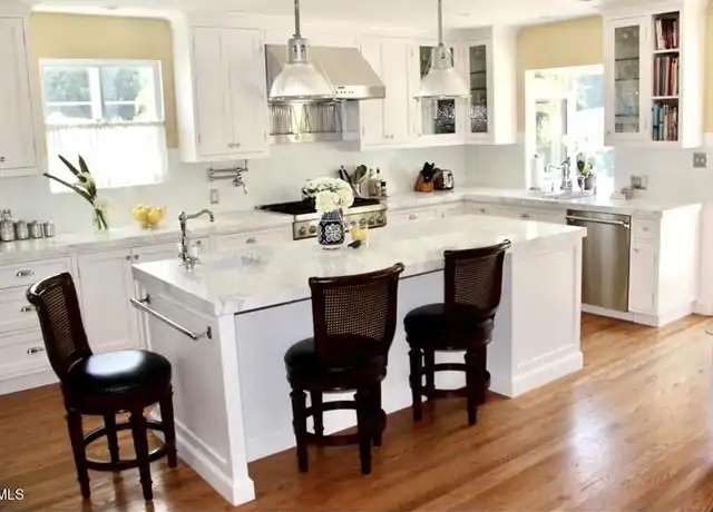 Property at 807 N Doheny Dr, Beverly Hills, CA, 90210, 2 beds, 2 baths, [object Object]