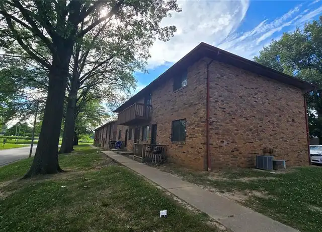 Property at 5 Yorkshire Ln, Belleville, IL, 62221, 2 beds, 1 bath, [object Object]