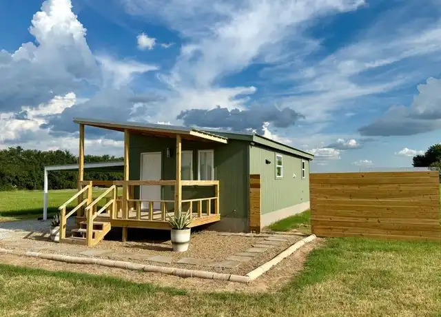 Property at 671 County Road 3386 Unit 3386, Paradise, TX, 76073, 1 bed, 1 bath, [object Object]