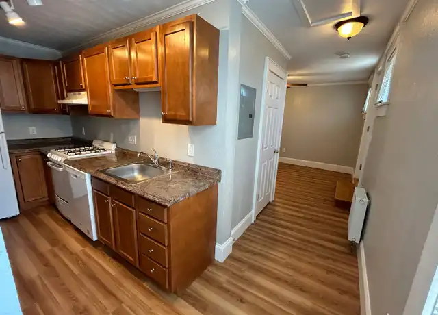 Property at 37 Railroad Ave Unit 6, Beverly, MA, 01915, 1 bed, 1 bath, [object Object]