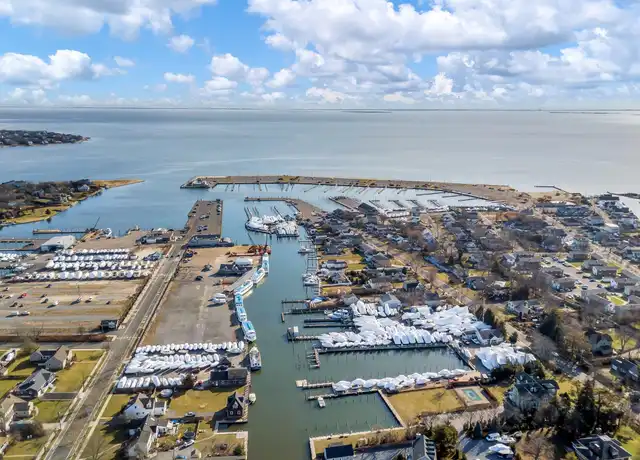 Property at 18-20 4th Ave, Bay Shore, NY, 11706, 1 bed, 1 bath, [object Object]