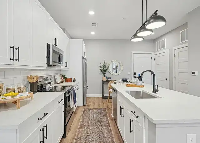 Property at Everly - 421 W Tremont Ave, Charlotte, NC, 28203, 2 beds, 2 baths, [object Object]