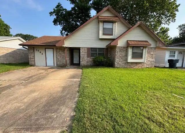 Property at 1403 Holiday Pl, Bossier City, LA, 71112, 5 beds, 2 baths, [object Object]