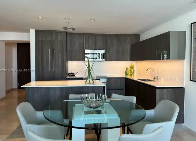 Property at 88 SW 7th St #1610, Miami, FL, 33130, 2 beds, 2.5 baths, [object Object]