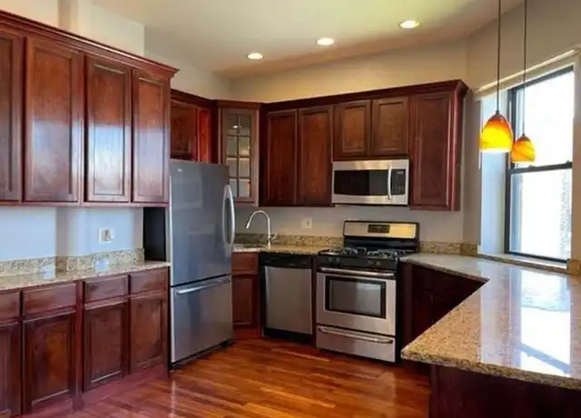 Property at 1519 E Marquette Rd Unit 3W, Chicago, IL, 60637, 3 beds, 2 baths, [object Object]