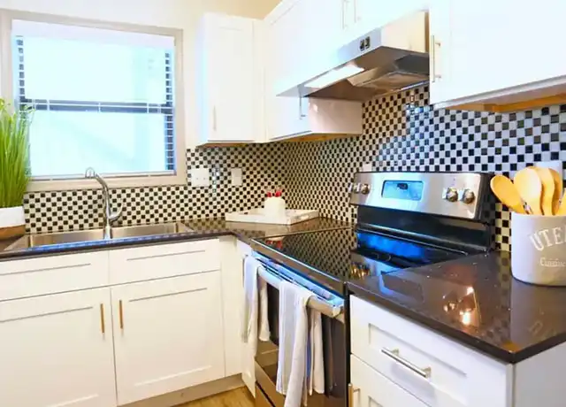 Property at Enclave at Oakhurst - 1636 Chippendale Rd, Charlotte, NC, 28205, 2 beds, 1-1.5 bath, [object Object]