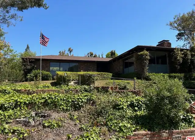 Property at 809 Toulon Dr, Pacific Palisades, CA, 90272, 5 beds, 3 baths, [object Object]