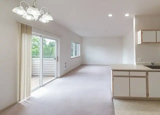 Property at Landmark Apartments - 7915 SW Hall Blvd, Beaverton, OR, 97008, 1 bed, 1 bath, [object Object]