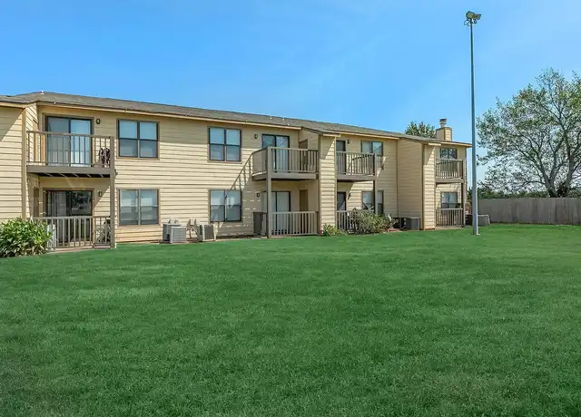 Property at Quail Lakes Apartments - 14300 N Pennsylvania Ave, Oklahoma City, OK, 73134, 1-2 bed, 1-2 bath, [object Object]