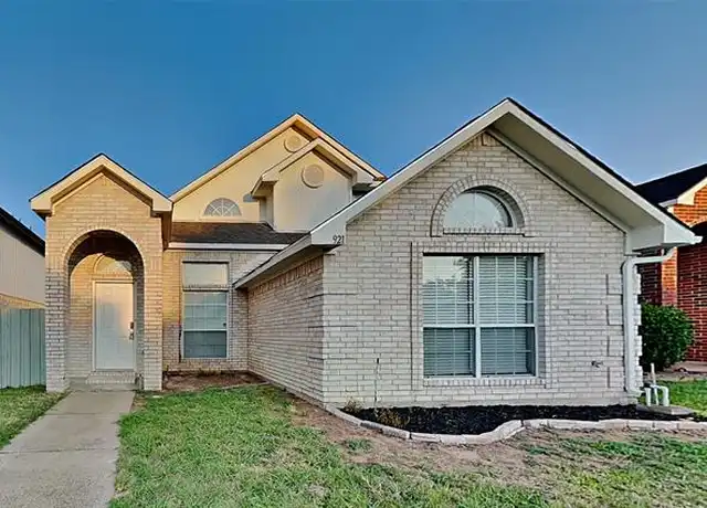 Property at 921 Mossberg Ln, Mesquite, TX, 75181, 3 beds, 2.5 baths, [object Object]
