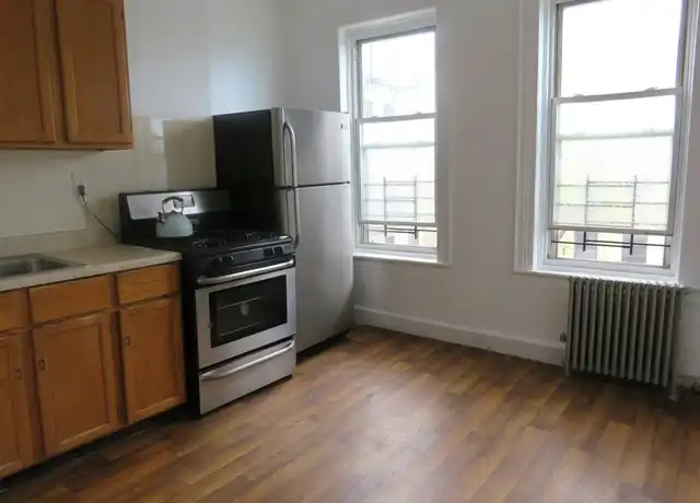 Property at 570 49th St Unit 3, Brooklyn, NY, 11220, 3 beds, 1 bath, [object Object]