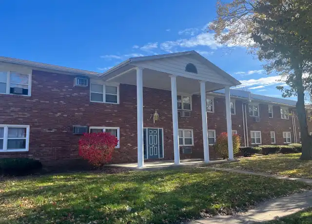 Property at 716 Arcadia Dr, Bloomington, IL, 61704, 2 beds, 1 bath, [object Object]