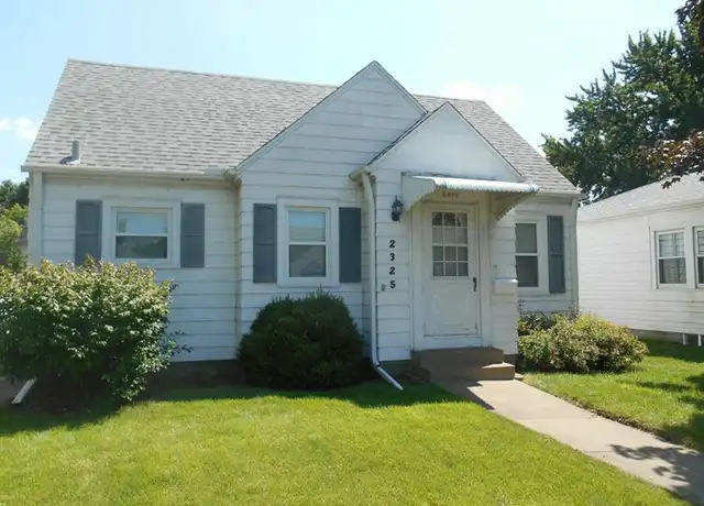 Property at 126 W Central Park Ave, Davenport, IA, 52803, 2 beds, 1 bath, [object Object]