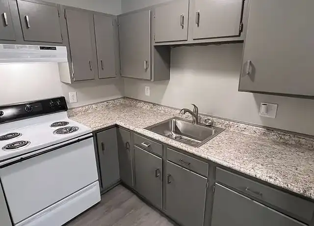 Property at Evergreen Apartments - 101 College Park Ln, Knoxville, TN, 37918, 1 bed, 1 bath, [object Object]