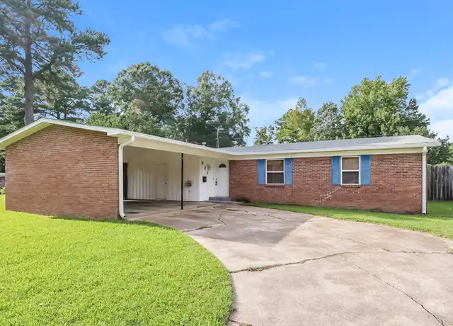 Property at 927 Lakeview Dr, Clinton, MS, 39056, 3 beds, 2 baths, [object Object]